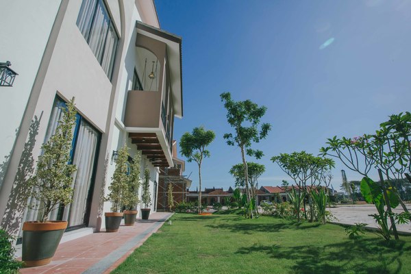 Spanish Garden by the Water, Batu Gajah | IQI Global 30