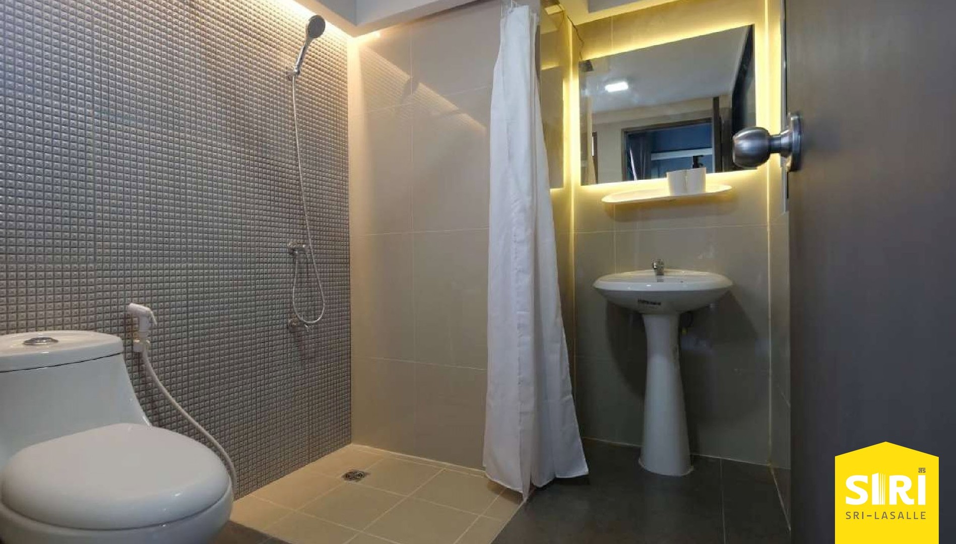 คอนโดพร้อมอยู่ที่เด็ดสุดในซอยลาซาล !! กับสิทธิพิเศษจากโครงการ "บ้านคนละหลัง" image