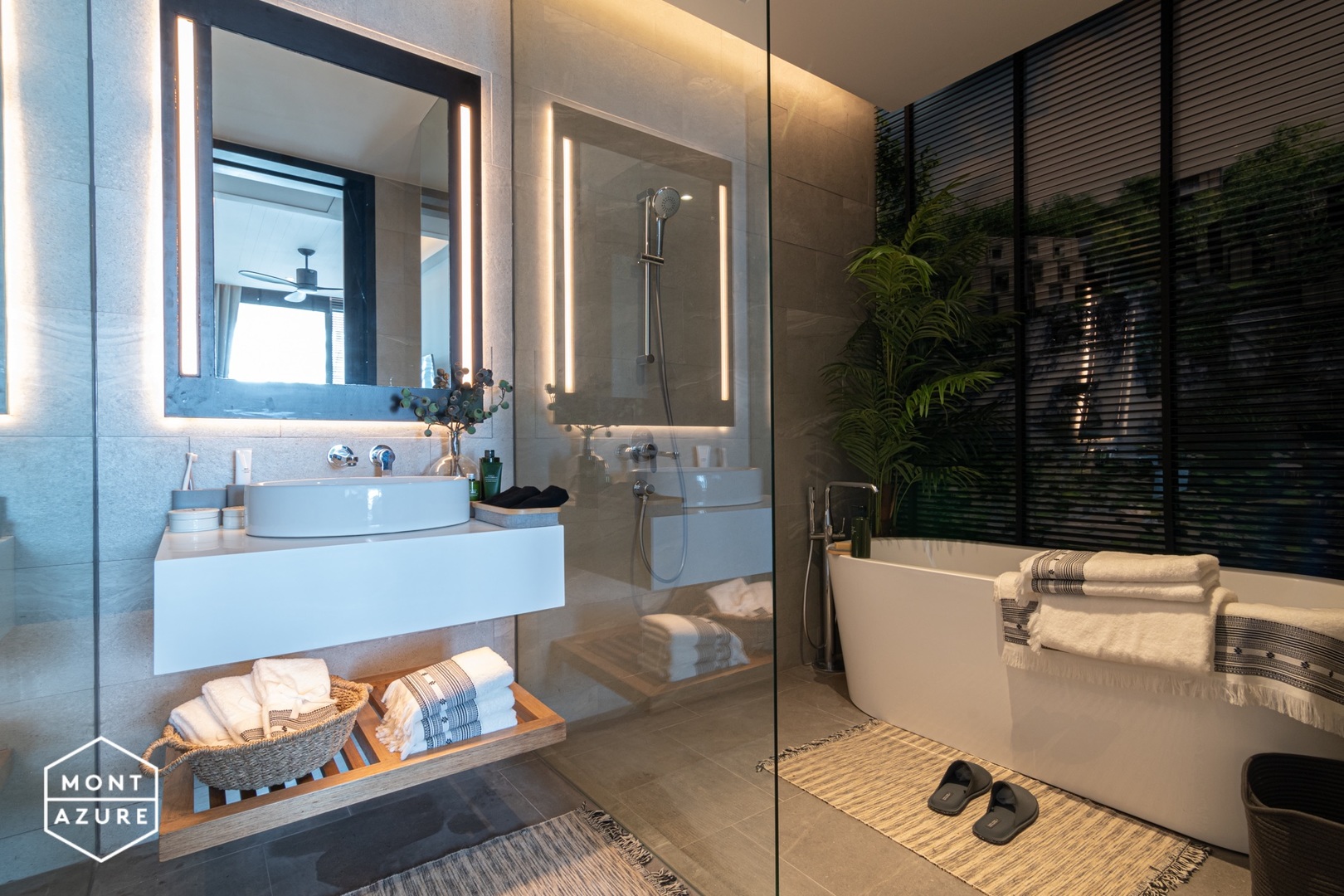 MontAzure Lakeside image