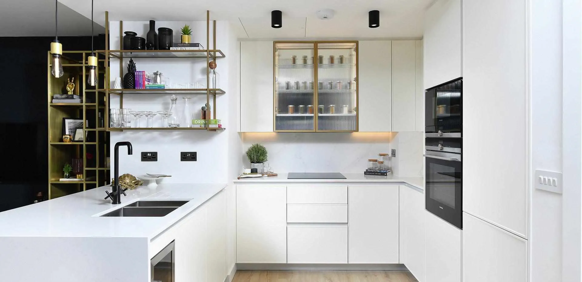 250 City Road - Valencia Tower image