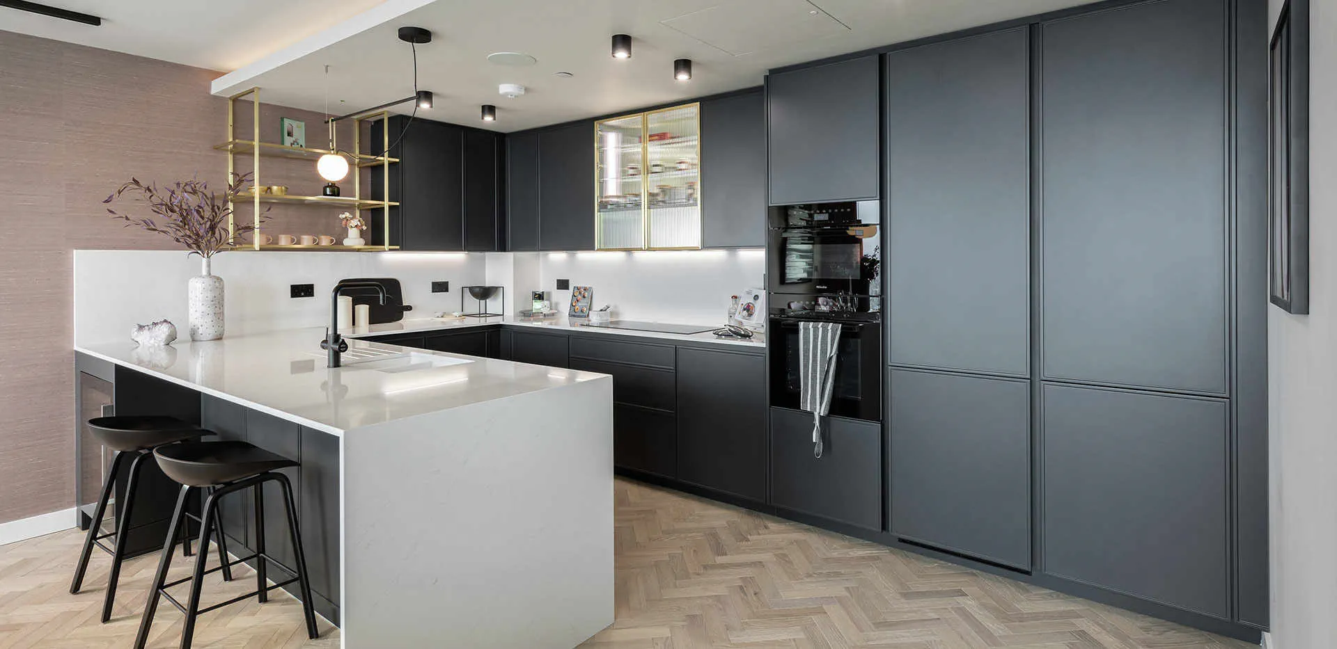 250 City Road - Valencia Tower image