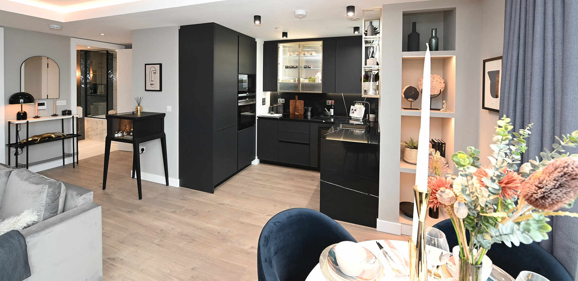 250 City Road - Valencia Tower image