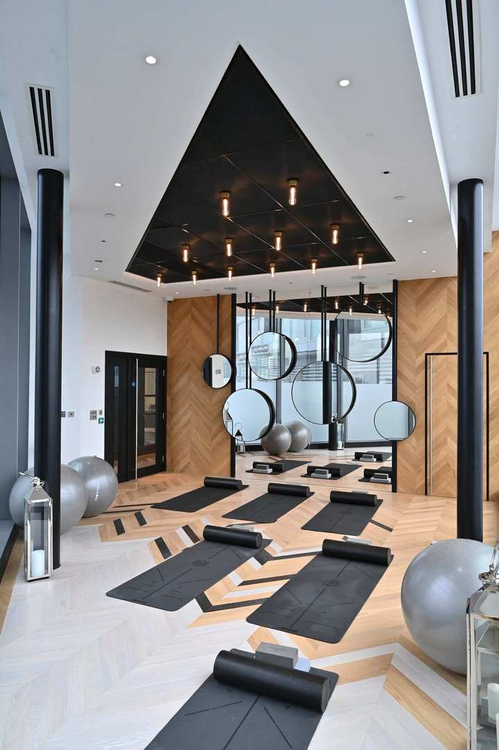 250 City Road - Valencia Tower image