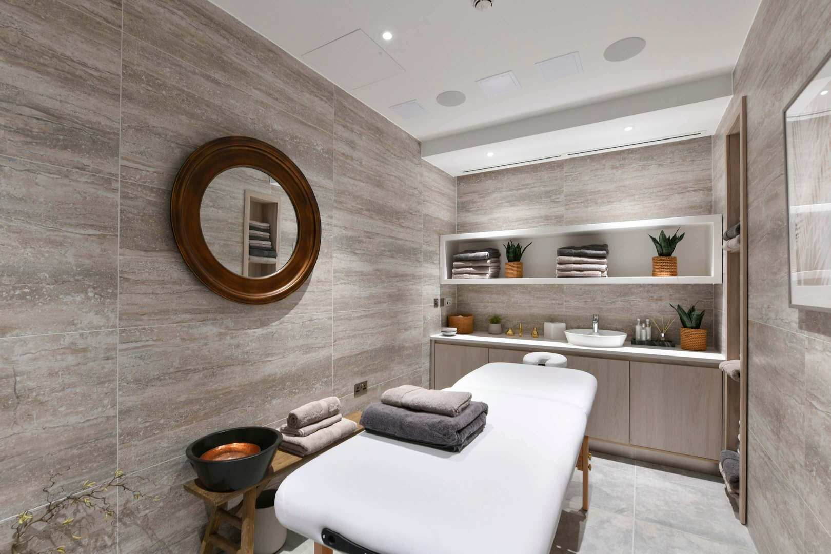 250 City Road - Valencia Tower image