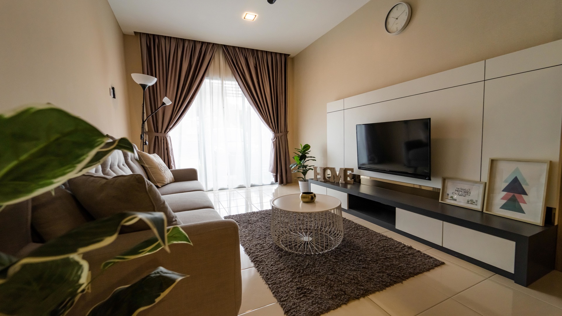 Lagenda Tropika image