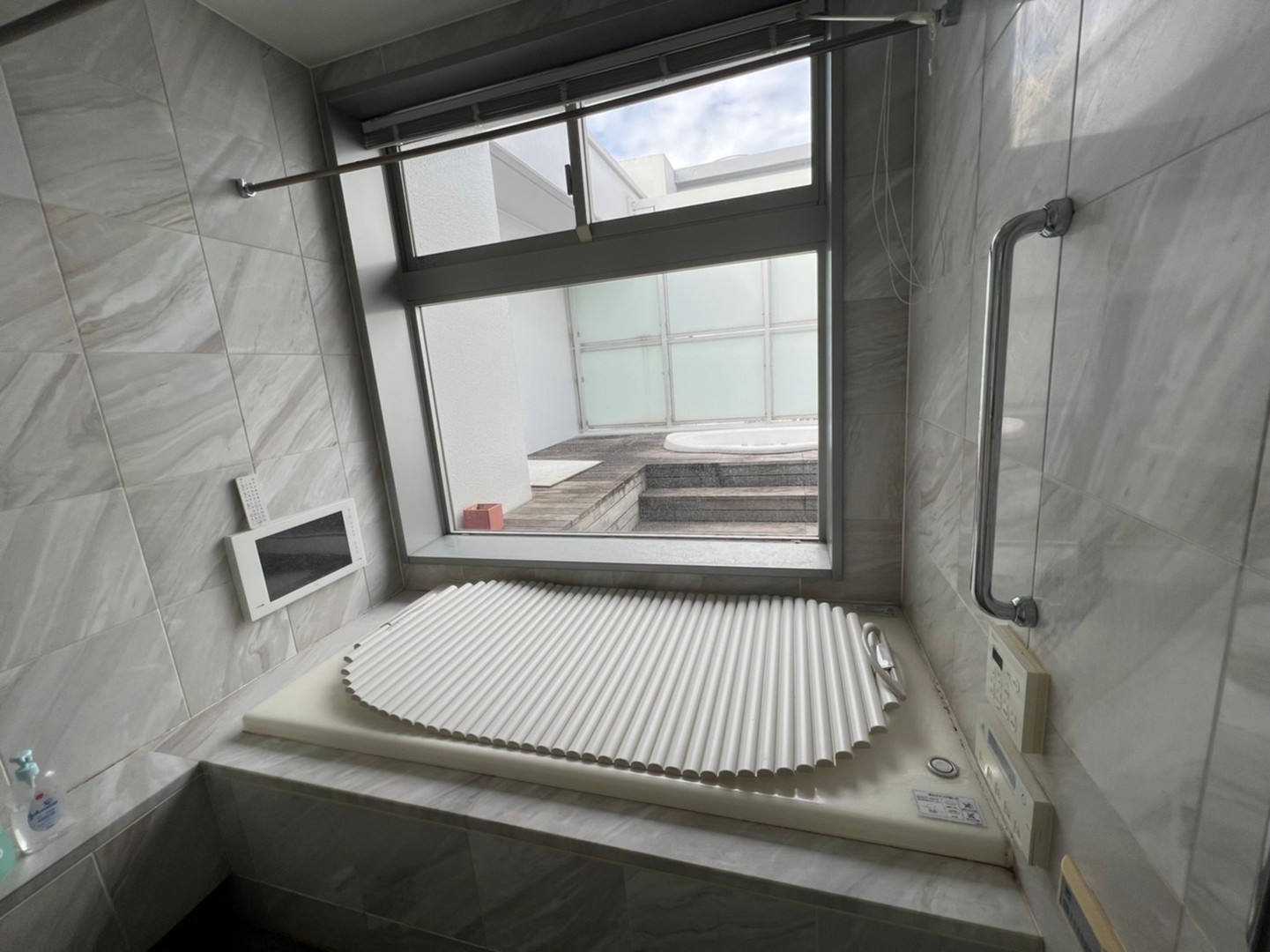 World City Towers Capital Tower image