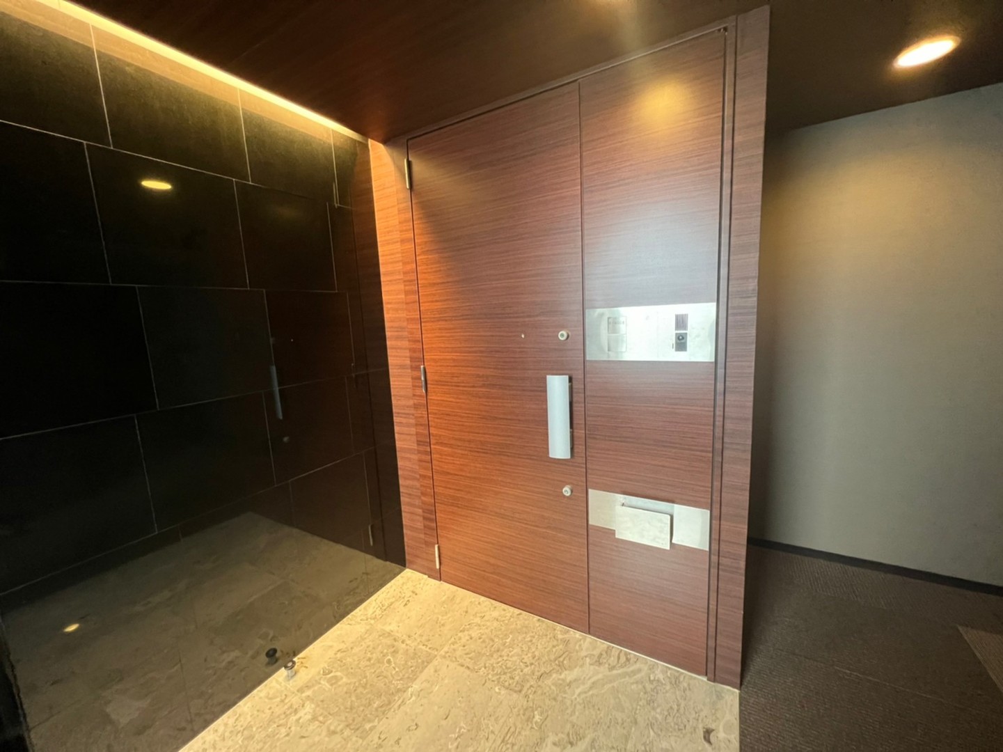 World City Towers Capital Tower image