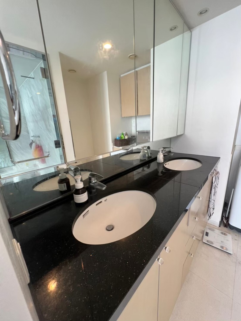 World City Towers Capital Tower image