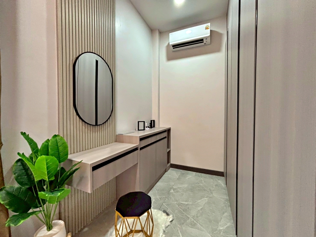 M Space Pool Villa image