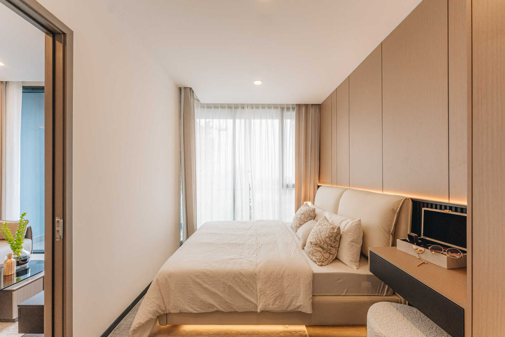 Sapphire Sathorn - Rama III image