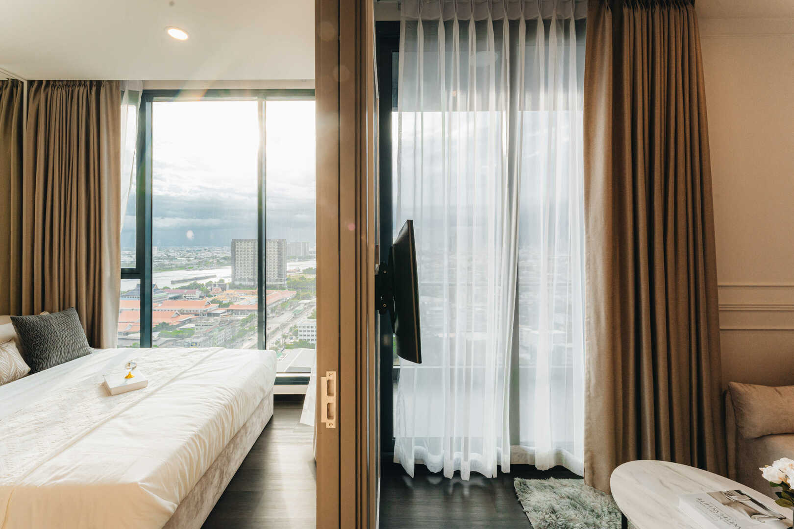 Sapphire Sathorn - Rama III image