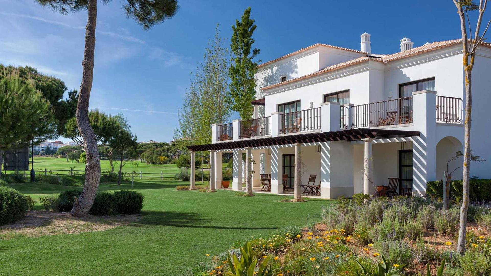 Pine Cliffs Residence image