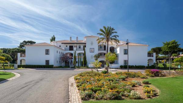 Pine Cliffs Residence image