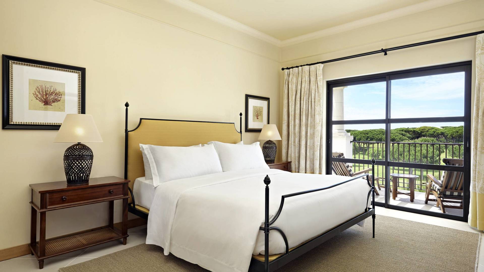 Pine Cliffs Residence image