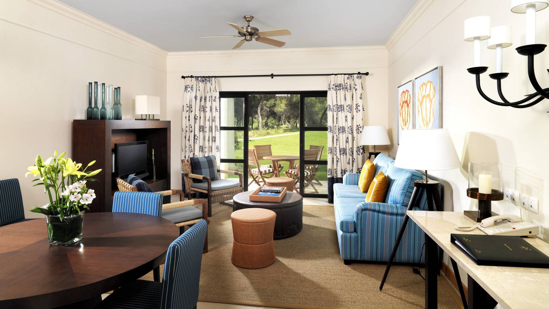 Pine Cliffs Residence image