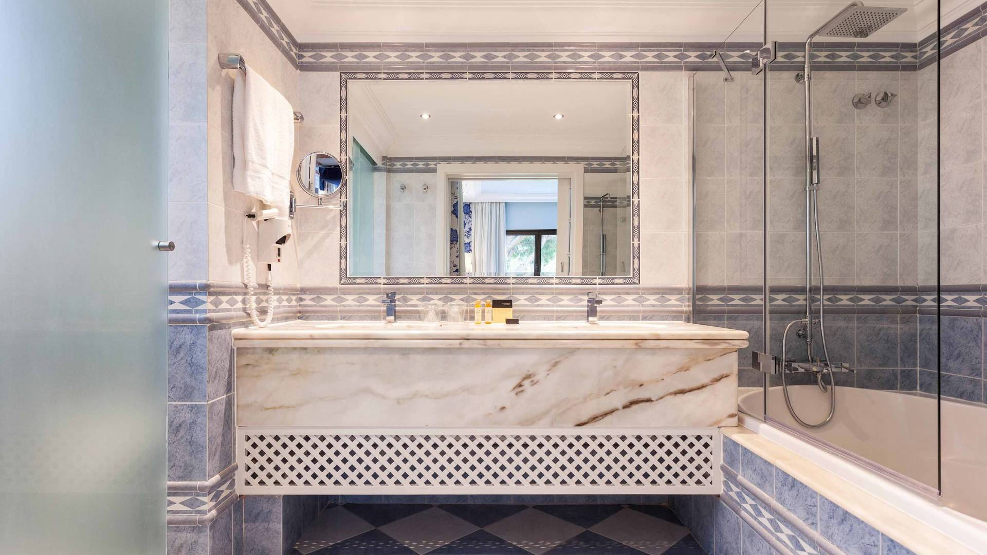 Pine Cliffs Suites image