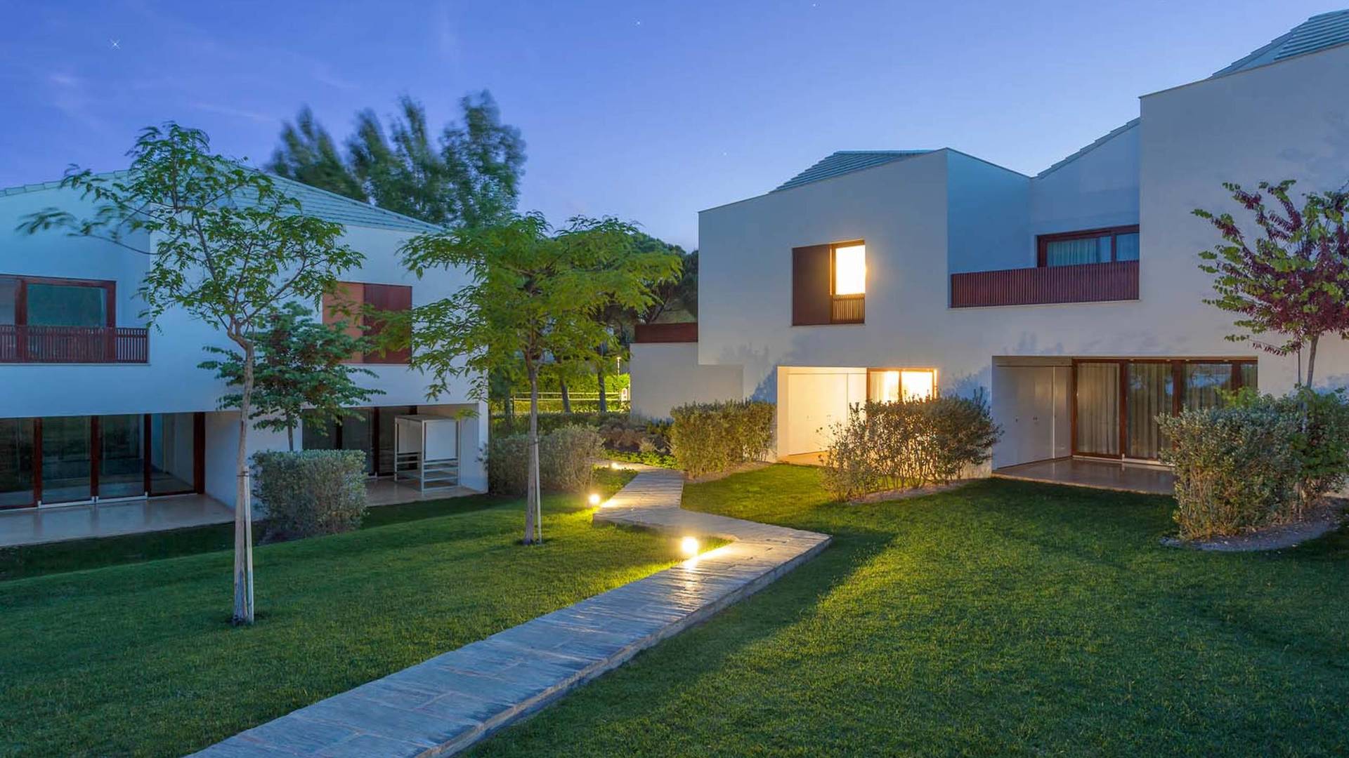 Pine Cliffs Terraces image