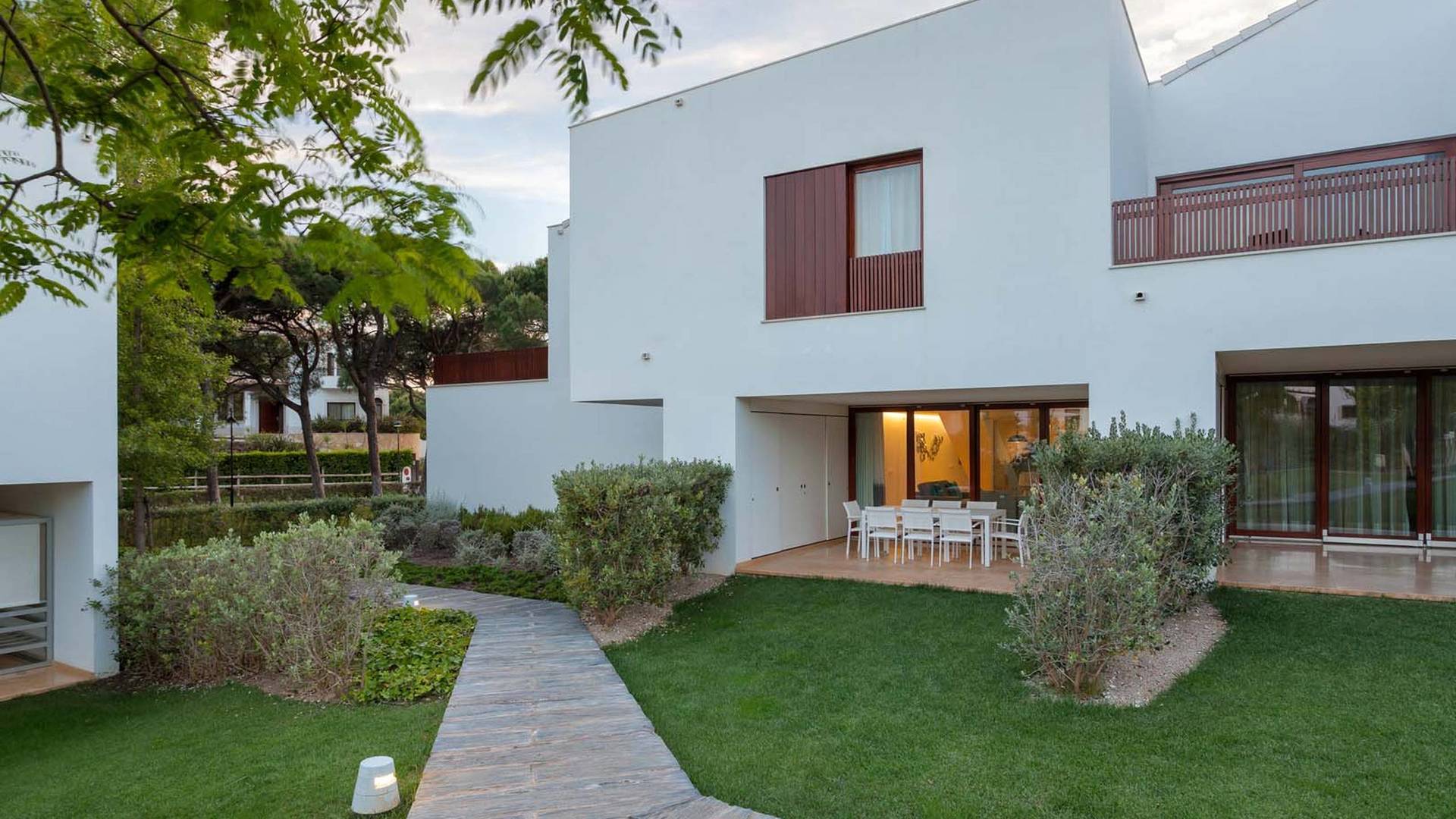 Pine Cliffs Terraces image