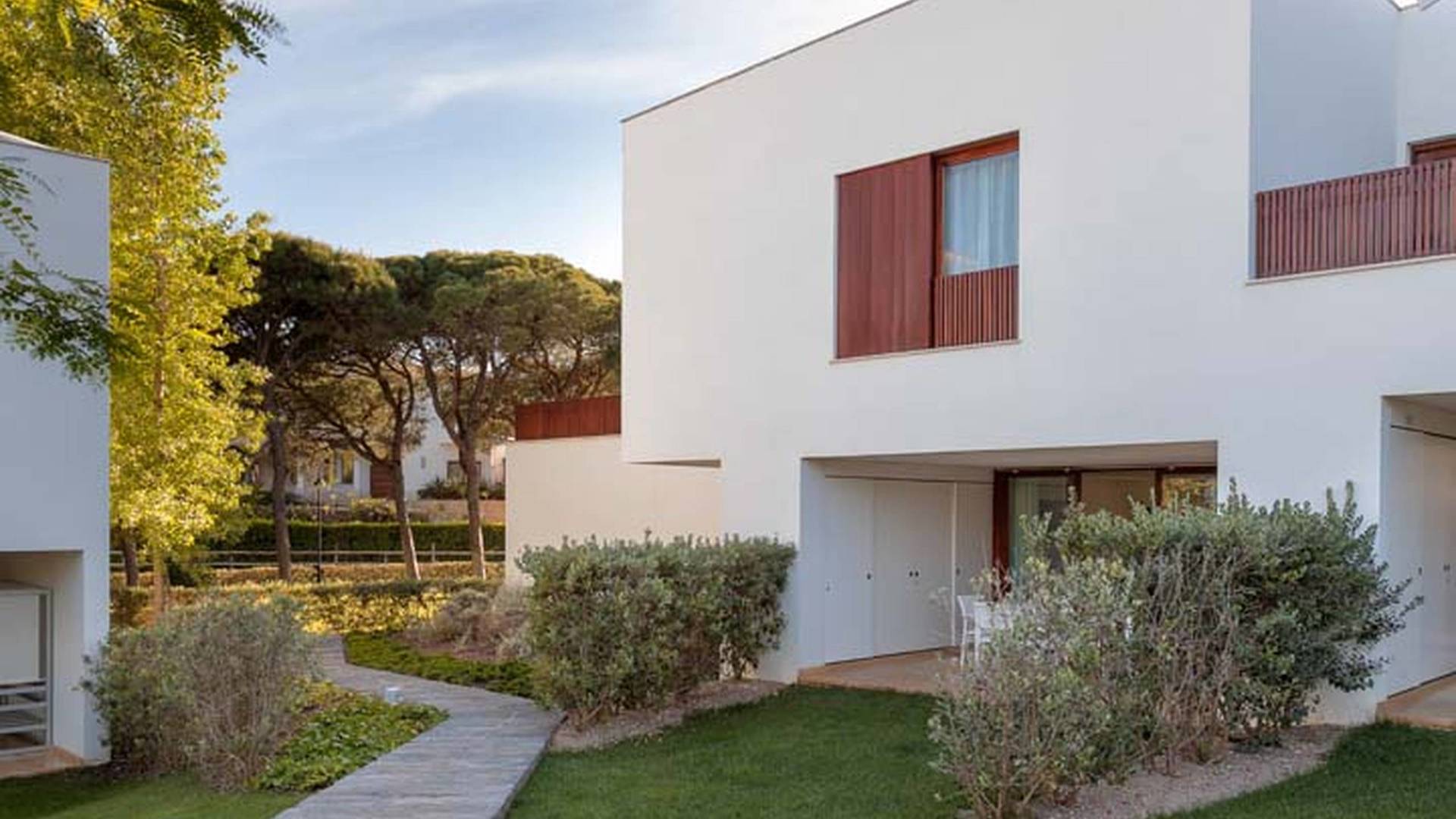 Pine Cliffs Terraces image