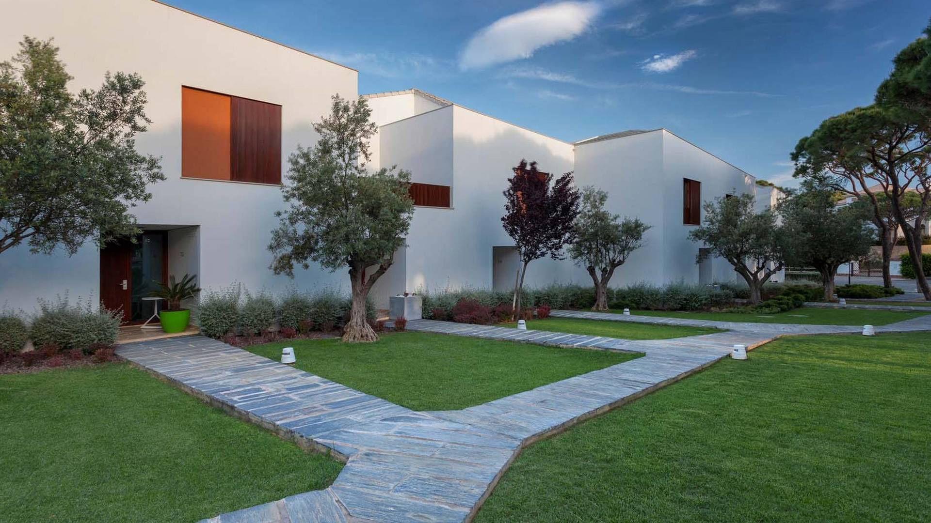 Pine Cliffs Terraces image