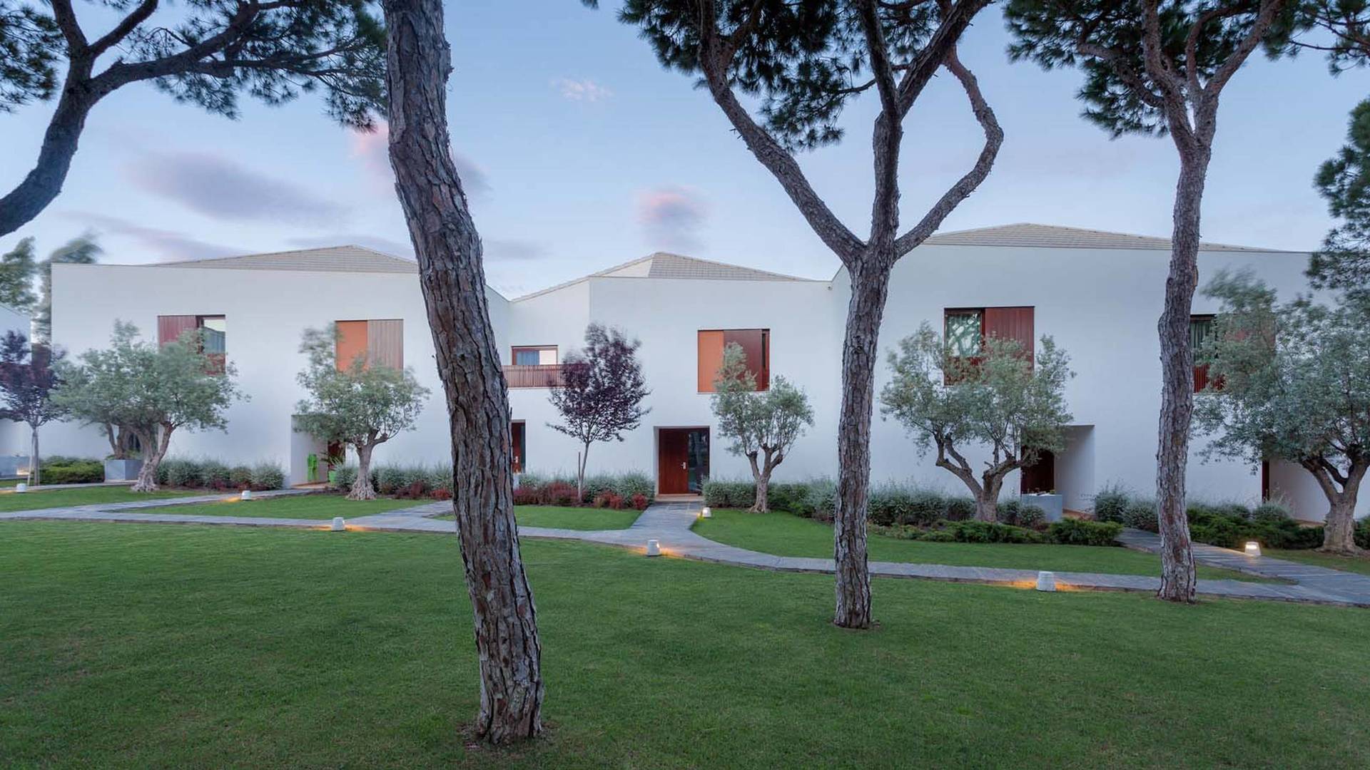 Pine Cliffs Terraces image