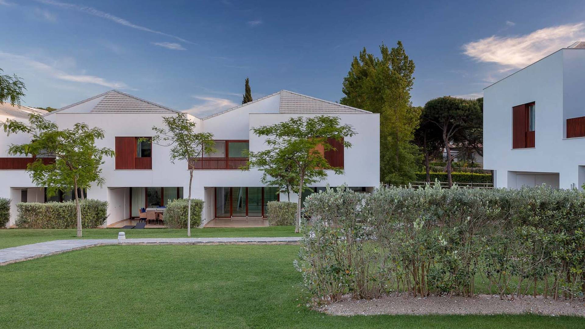 Pine Cliffs Terraces image