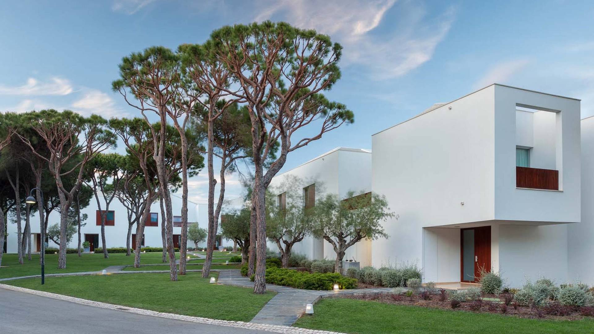 Pine Cliffs Terraces image