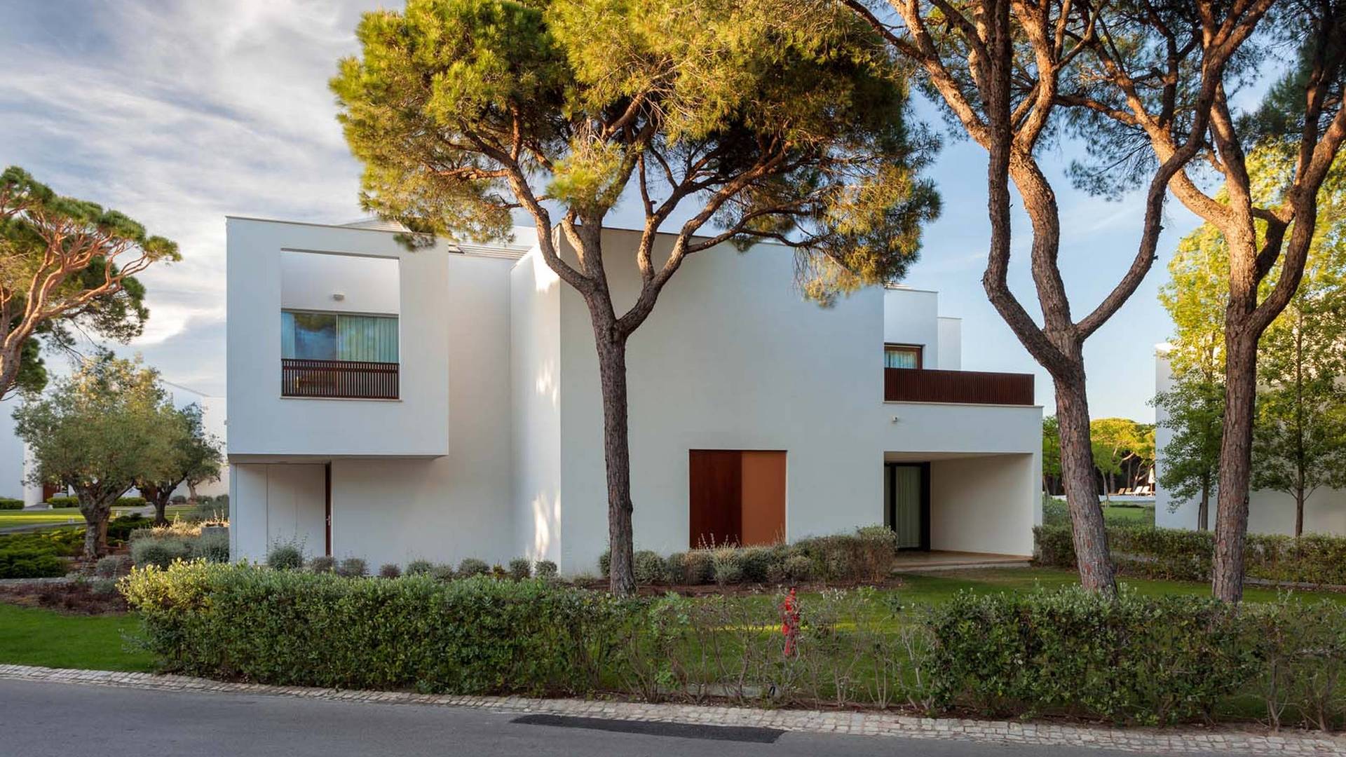 Pine Cliffs Terraces image