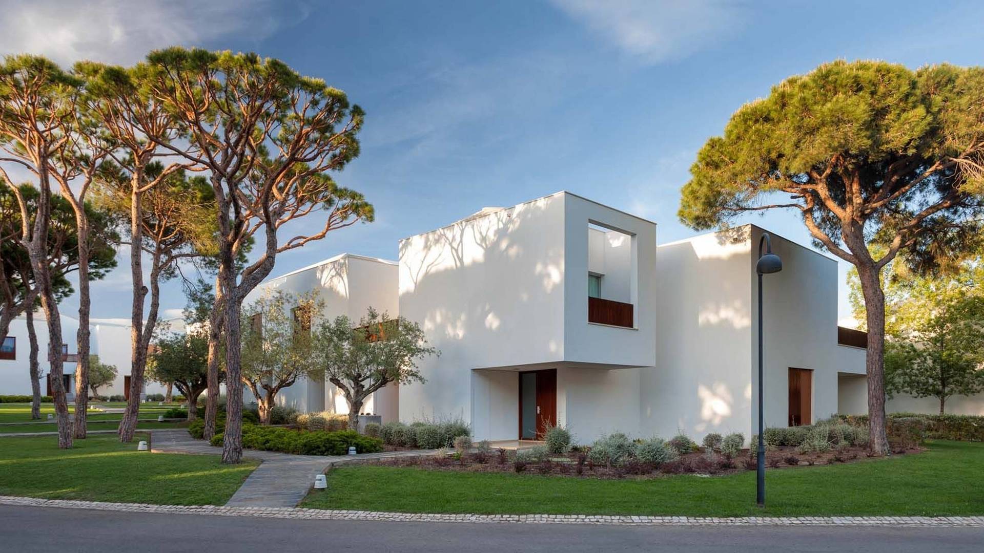 Pine Cliffs Terraces image