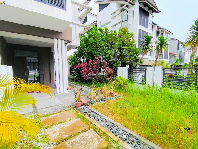 Maple Terrace image