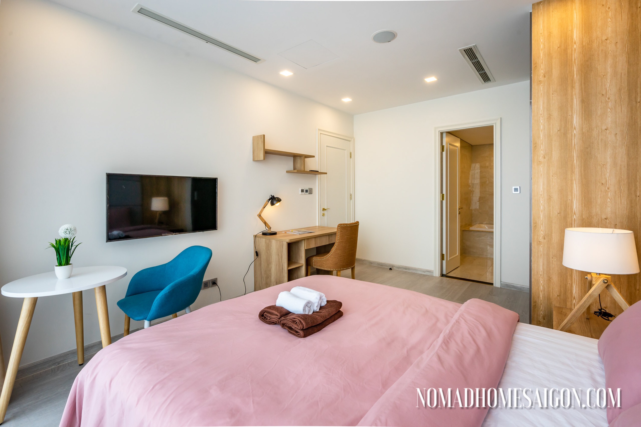 VINHOMES GOLDEN RIVER, FOREIGNER QUOTA, 3 BEDROOMS, LANDMARK VIEW, HIGH LEVEL image