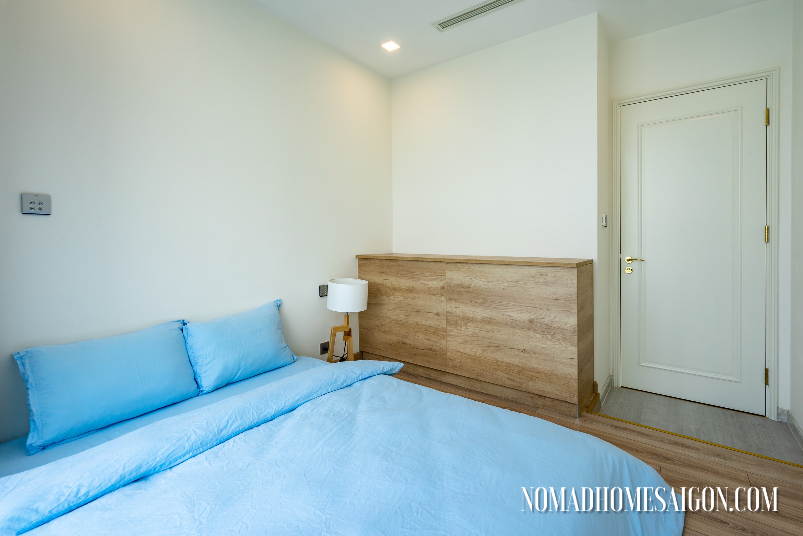 VINHOMES GOLDEN RIVER, FOREIGNER QUOTA, 3 BEDROOMS, LANDMARK VIEW, HIGH LEVEL image