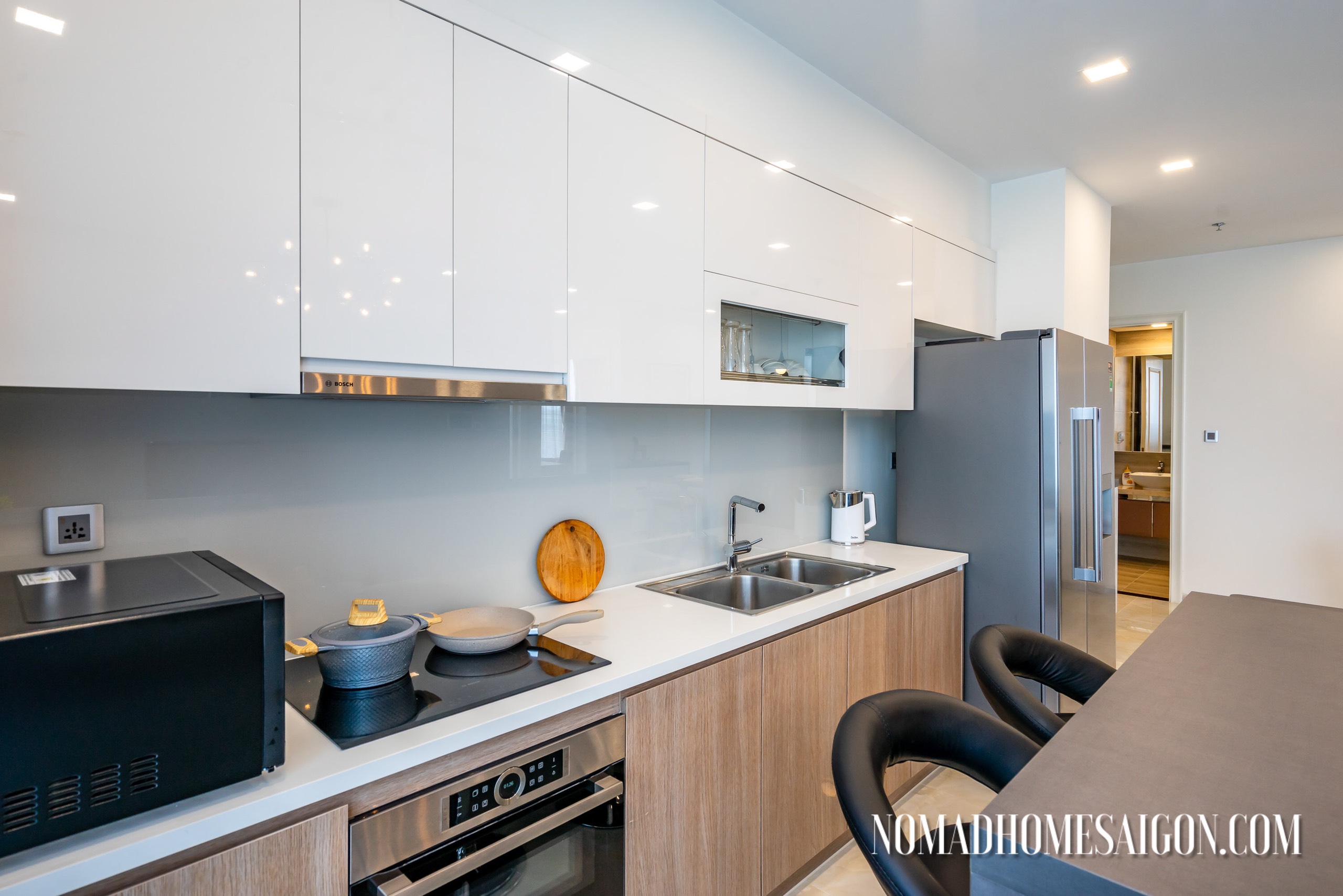 VINHOMES GOLDEN RIVER, FOREIGNER QUOTA, 3 BEDROOMS, LANDMARK VIEW, HIGH LEVEL image