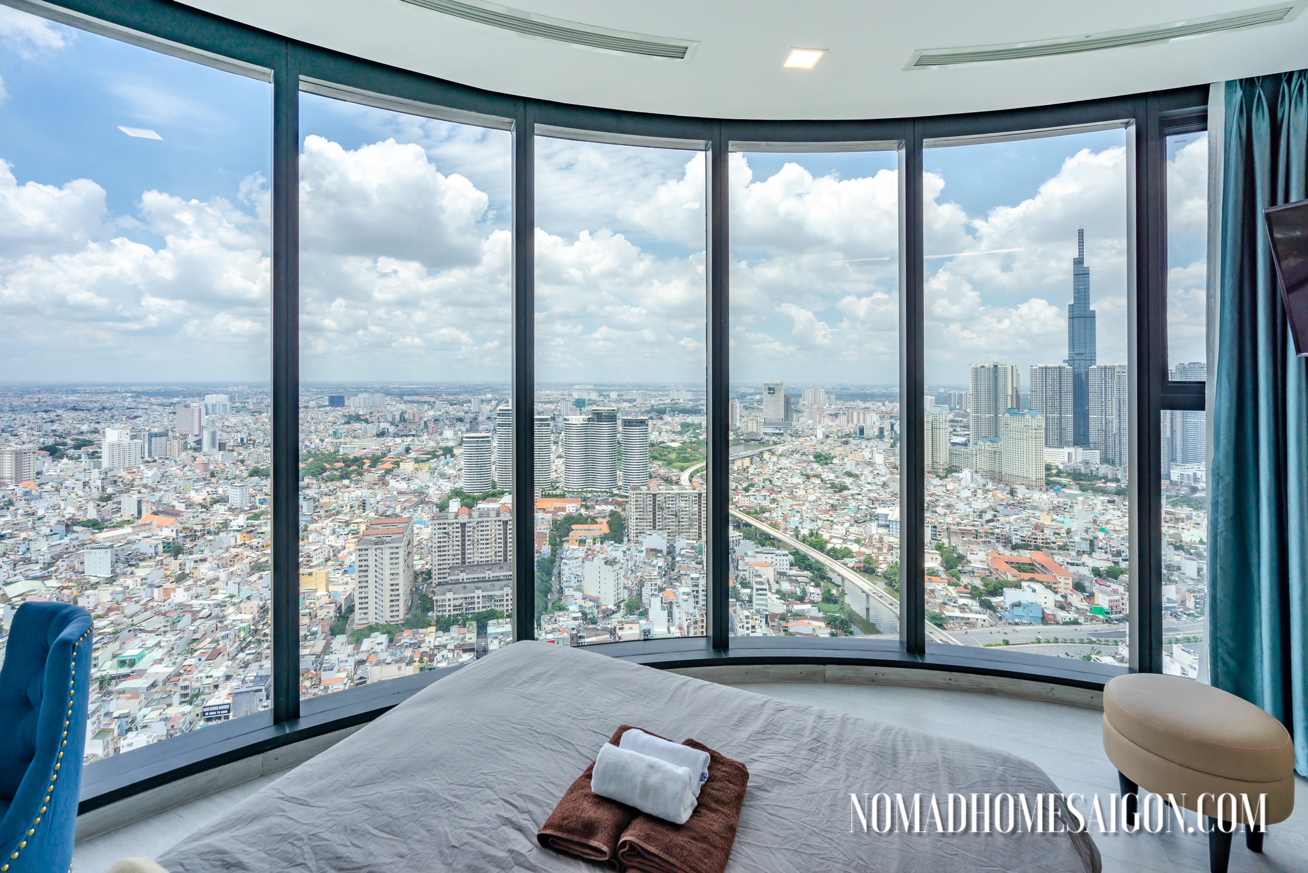 VINHOMES GOLDEN RIVER, FOREIGNER QUOTA, 3 BEDROOMS, LANDMARK VIEW, HIGH LEVEL image