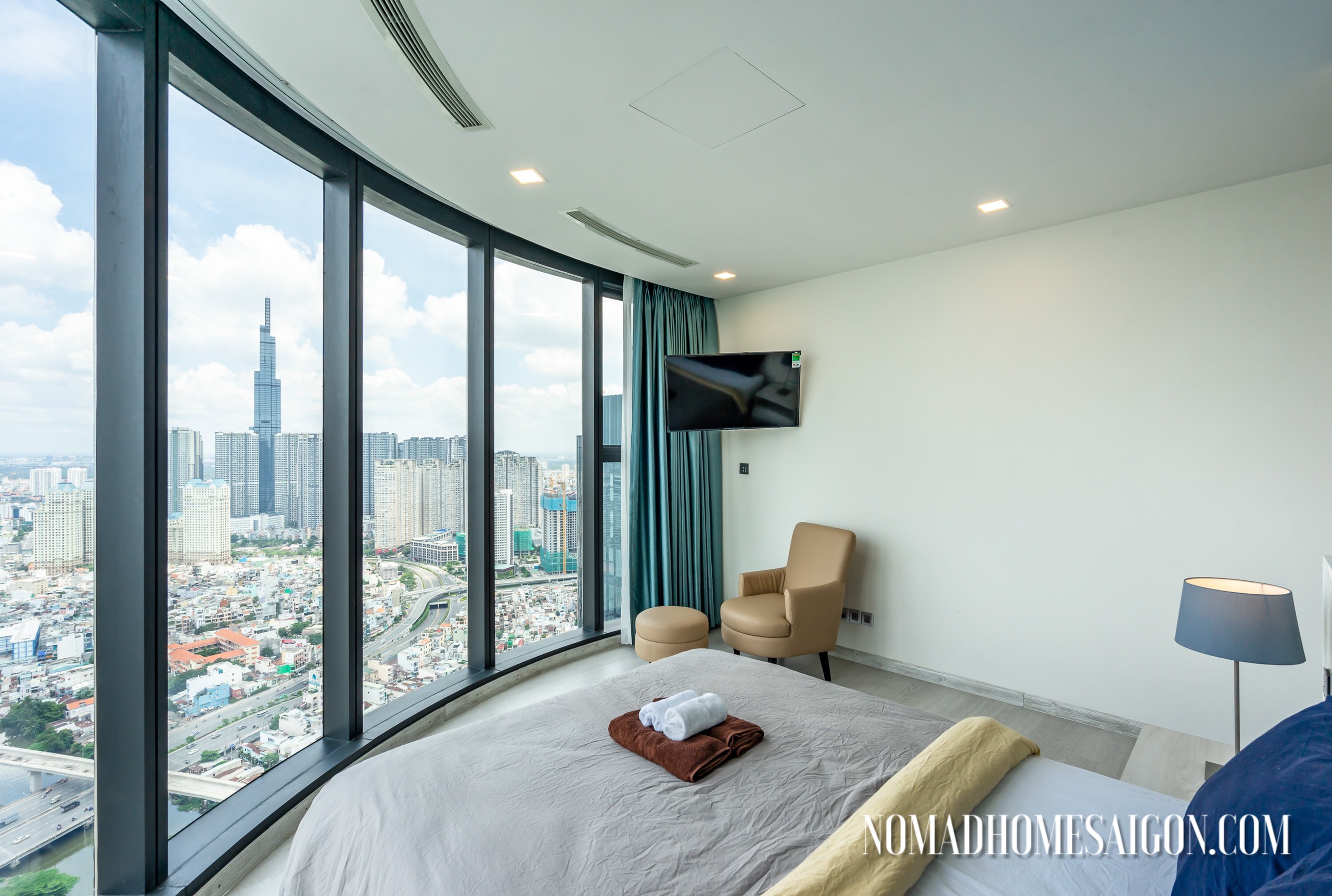 VINHOMES GOLDEN RIVER, FOREIGNER QUOTA, 3 BEDROOMS, LANDMARK VIEW, HIGH LEVEL image