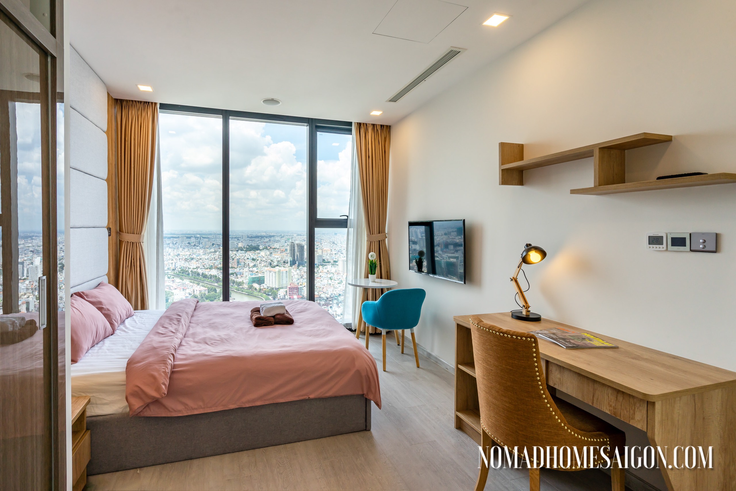 VINHOMES GOLDEN RIVER, FOREIGNER QUOTA, 3 BEDROOMS, LANDMARK VIEW, HIGH LEVEL image