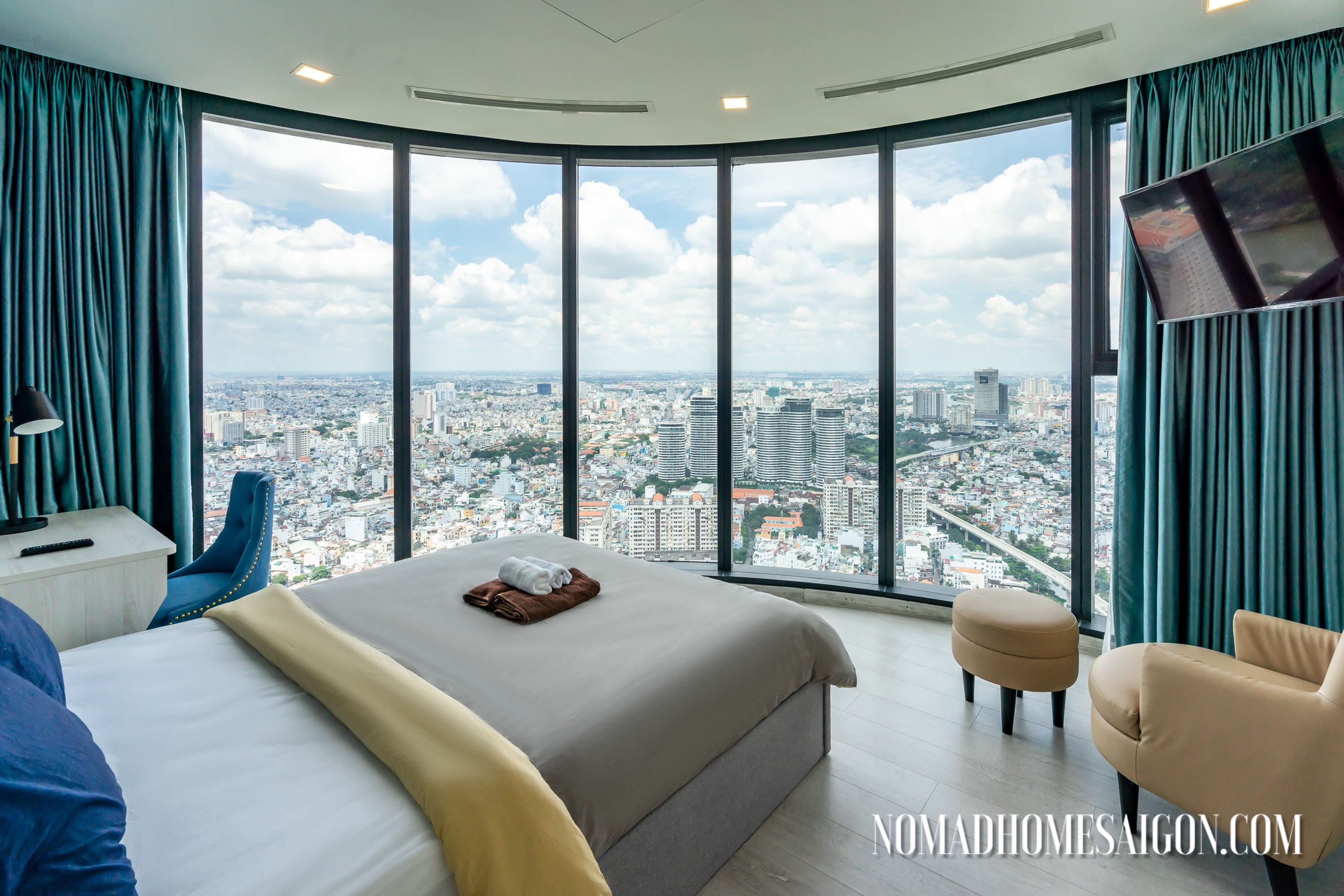 VINHOMES GOLDEN RIVER, FOREIGNER QUOTA, 3 BEDROOMS, LANDMARK VIEW, HIGH LEVEL image