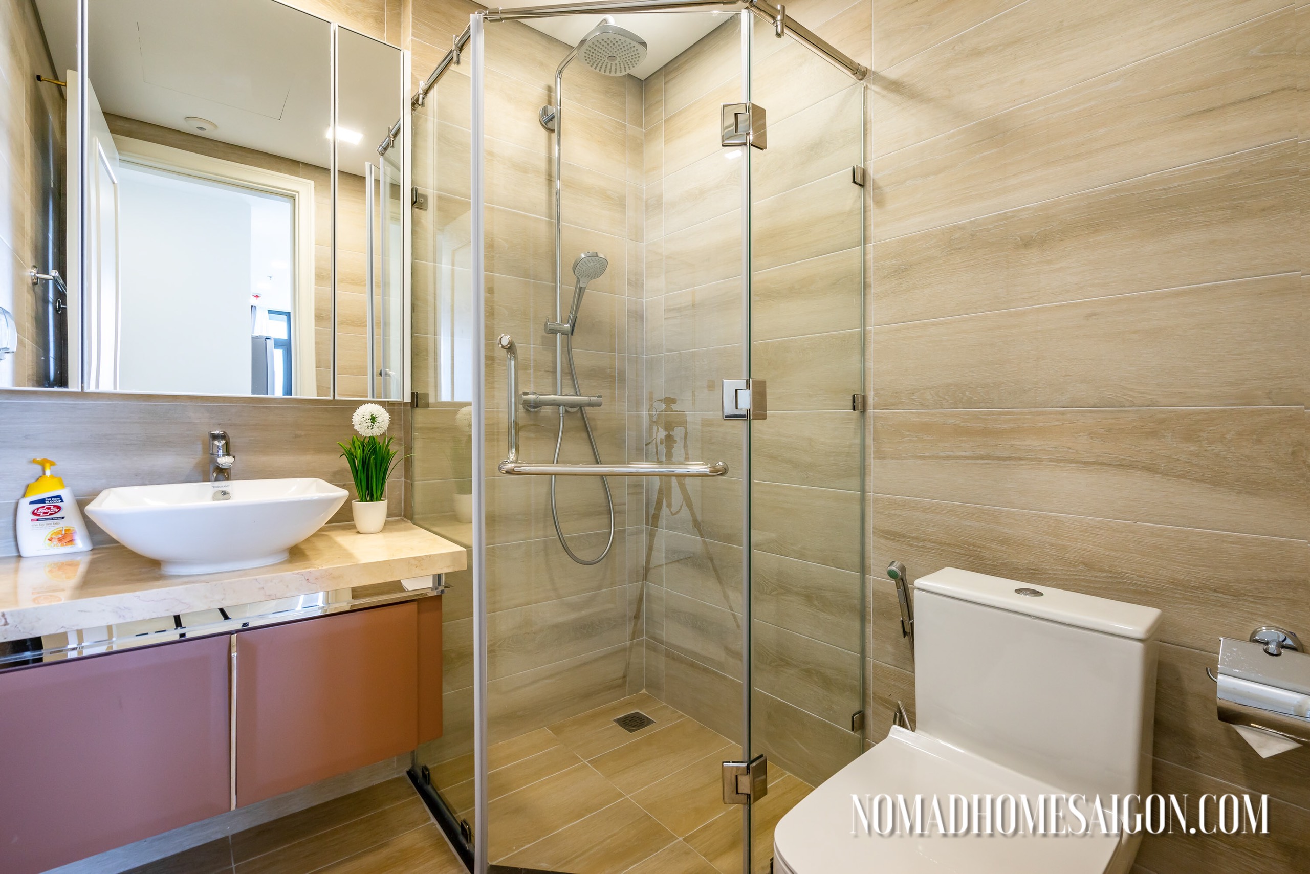 VINHOMES GOLDEN RIVER, FOREIGNER QUOTA, 3 BEDROOMS, LANDMARK VIEW, HIGH LEVEL image