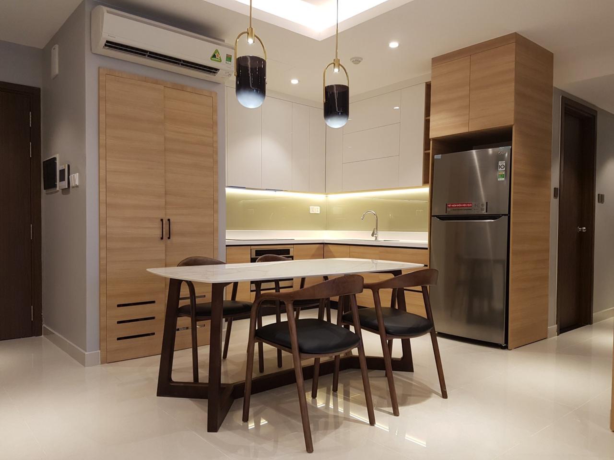 SAIGON ROYAL, 2 BEDROOM, FULLY FURNISHED, RIVER AND DISTRICT 1 VIEW image