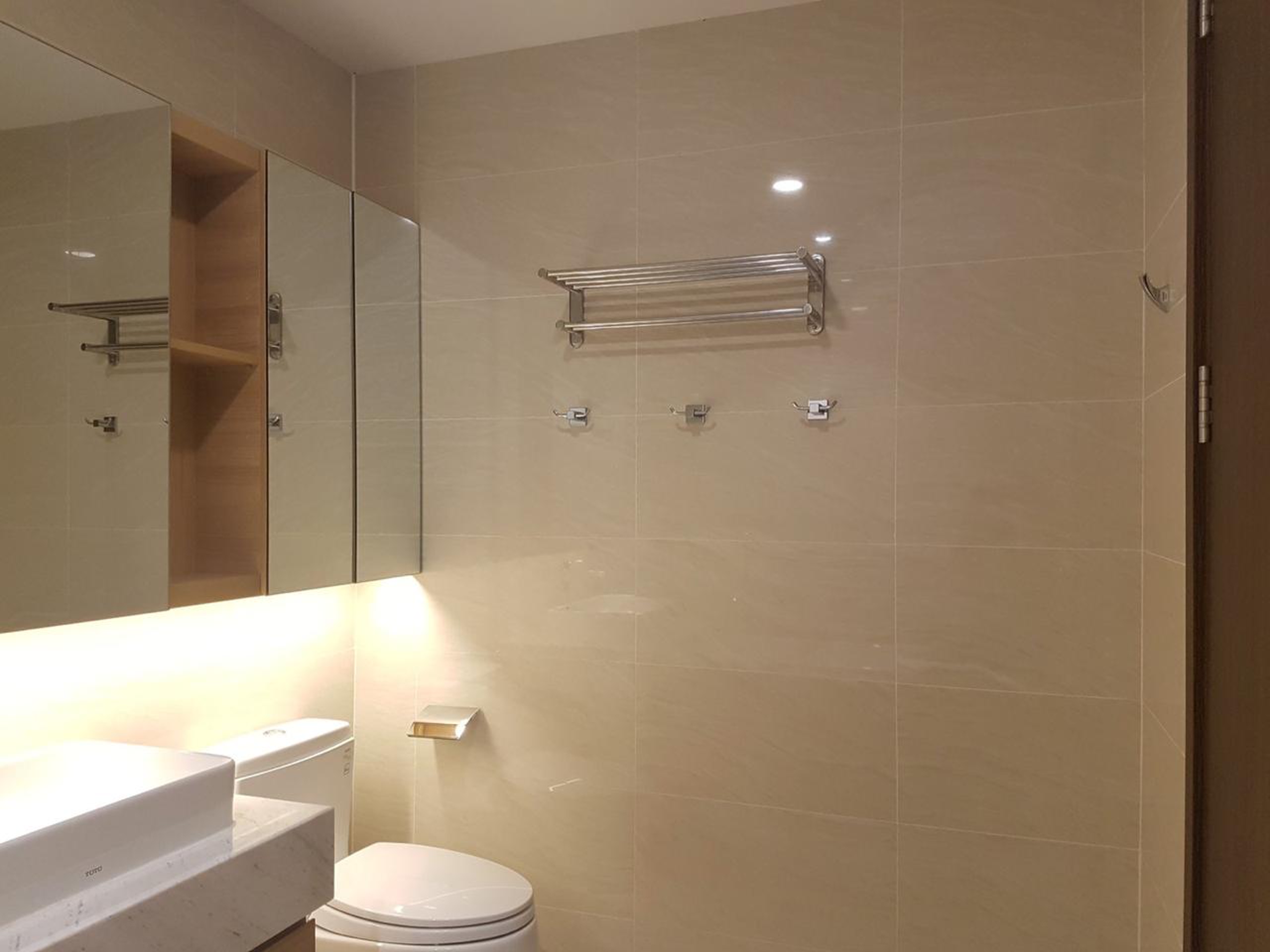 SAIGON ROYAL, 2 BEDROOM, FULLY FURNISHED, RIVER AND DISTRICT 1 VIEW image