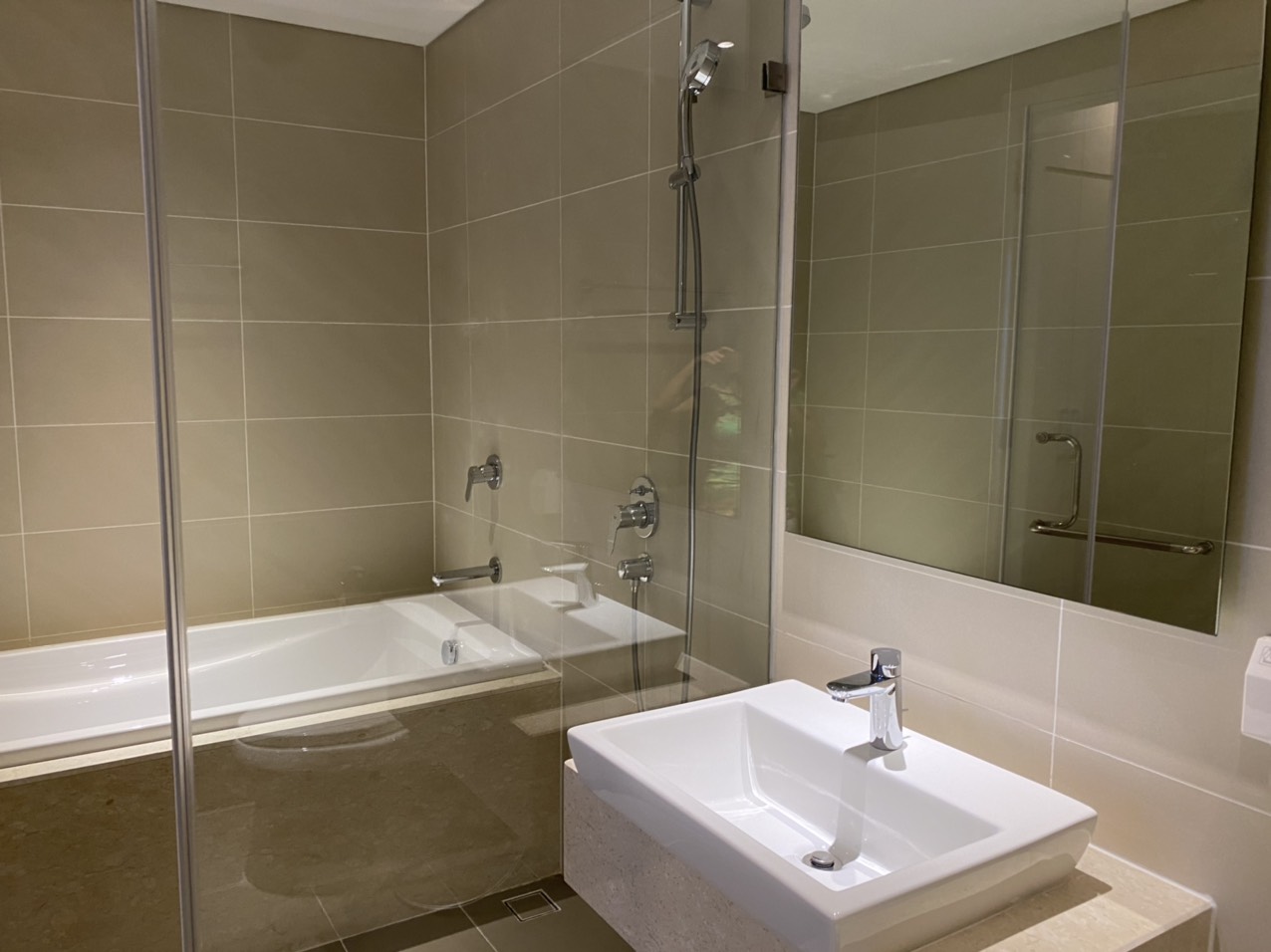 DIAMOND ISLAND, 3 BEDROOM, FULLY FURNISHED, NICE VIEW image