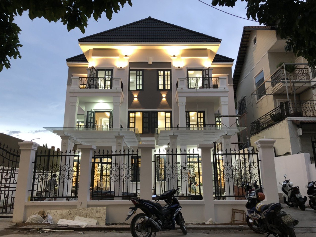 BIỆT THỰ SONG LẬP, NGAY NGÃ TƯ NVL VÀ NG THỊ THẬP, FULL NỘI THẤT image