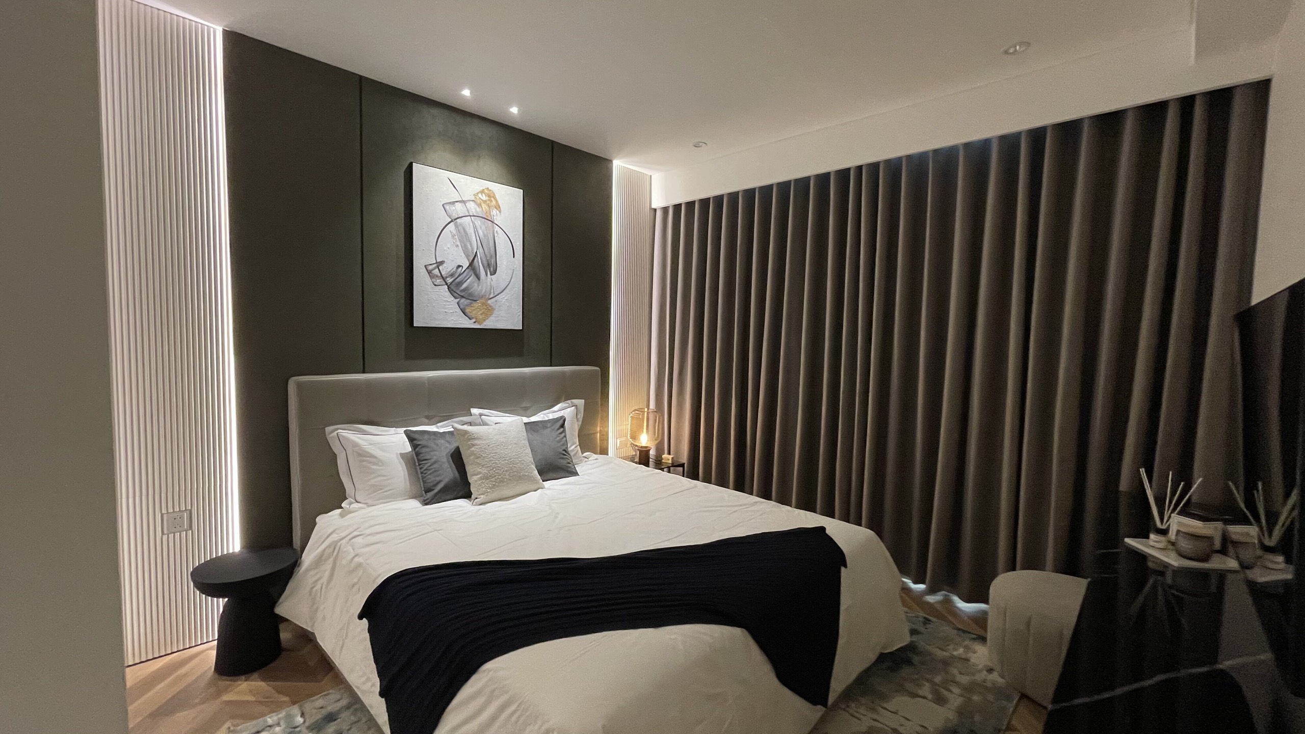 SUNWAH PEARL, 3 BEDROOMS, FULLY LUXURY FURNISHED, RIVER VIEW image