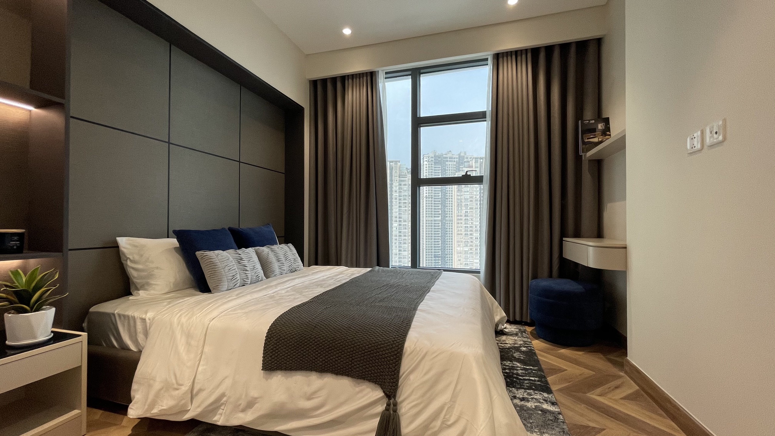 SUNWAH PEARL, 3 BEDROOMS, FULLY LUXURY FURNISHED, RIVER VIEW image