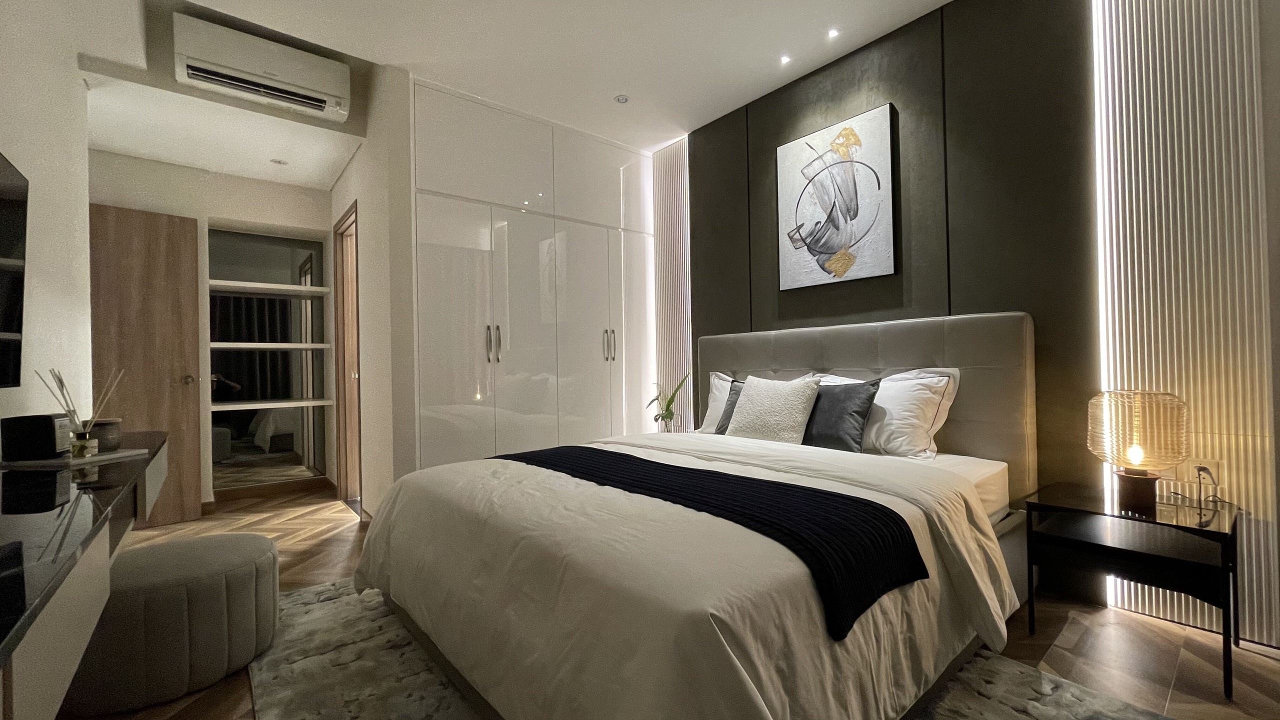 SUNWAH PEARL, 3 BEDROOMS, FULLY LUXURY FURNISHED, RIVER VIEW image