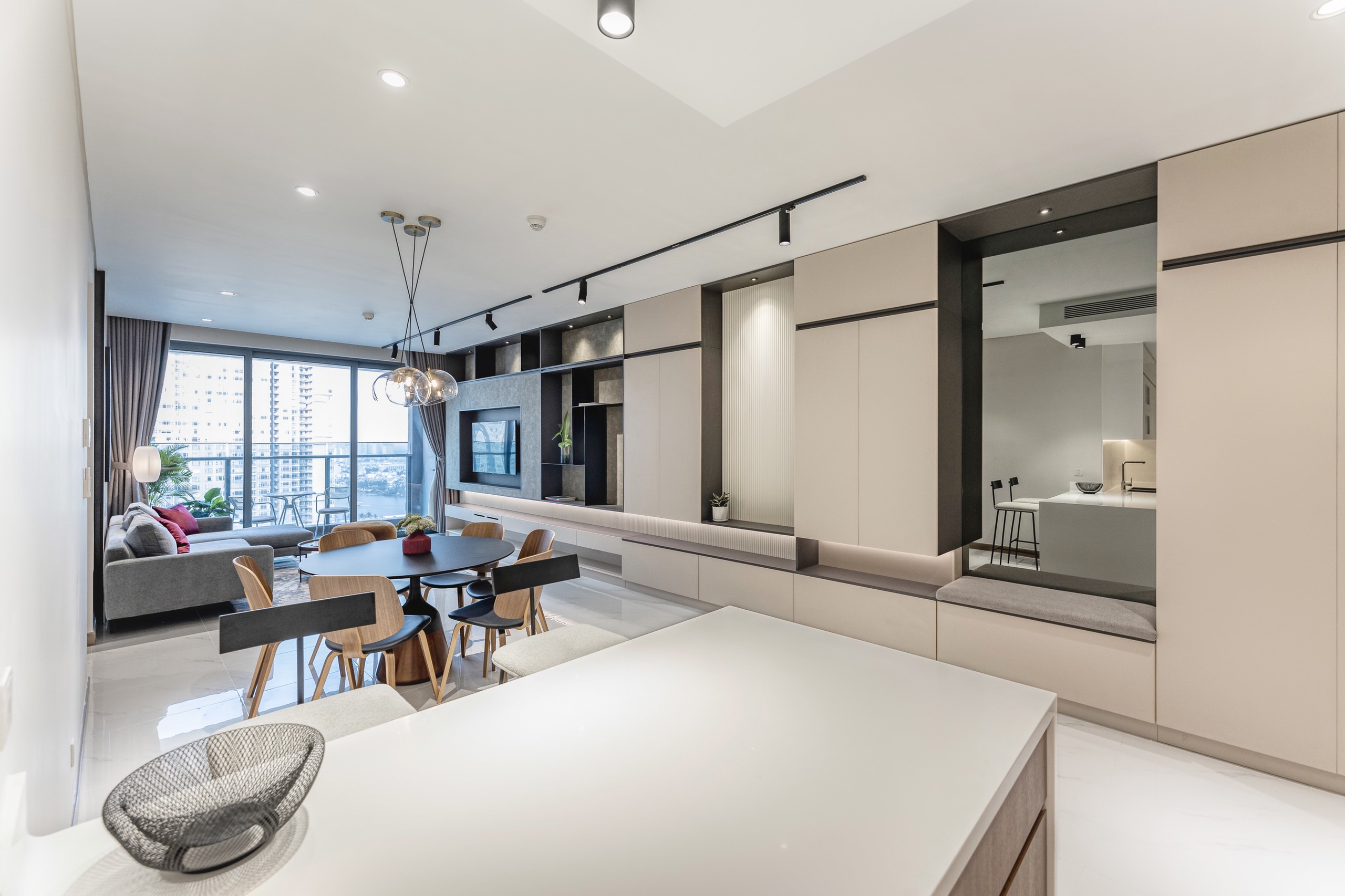 SUNWAH PEARL, 3 BEDROOMS, FULLY LUXURY FURNISHED, RIVER VIEW image