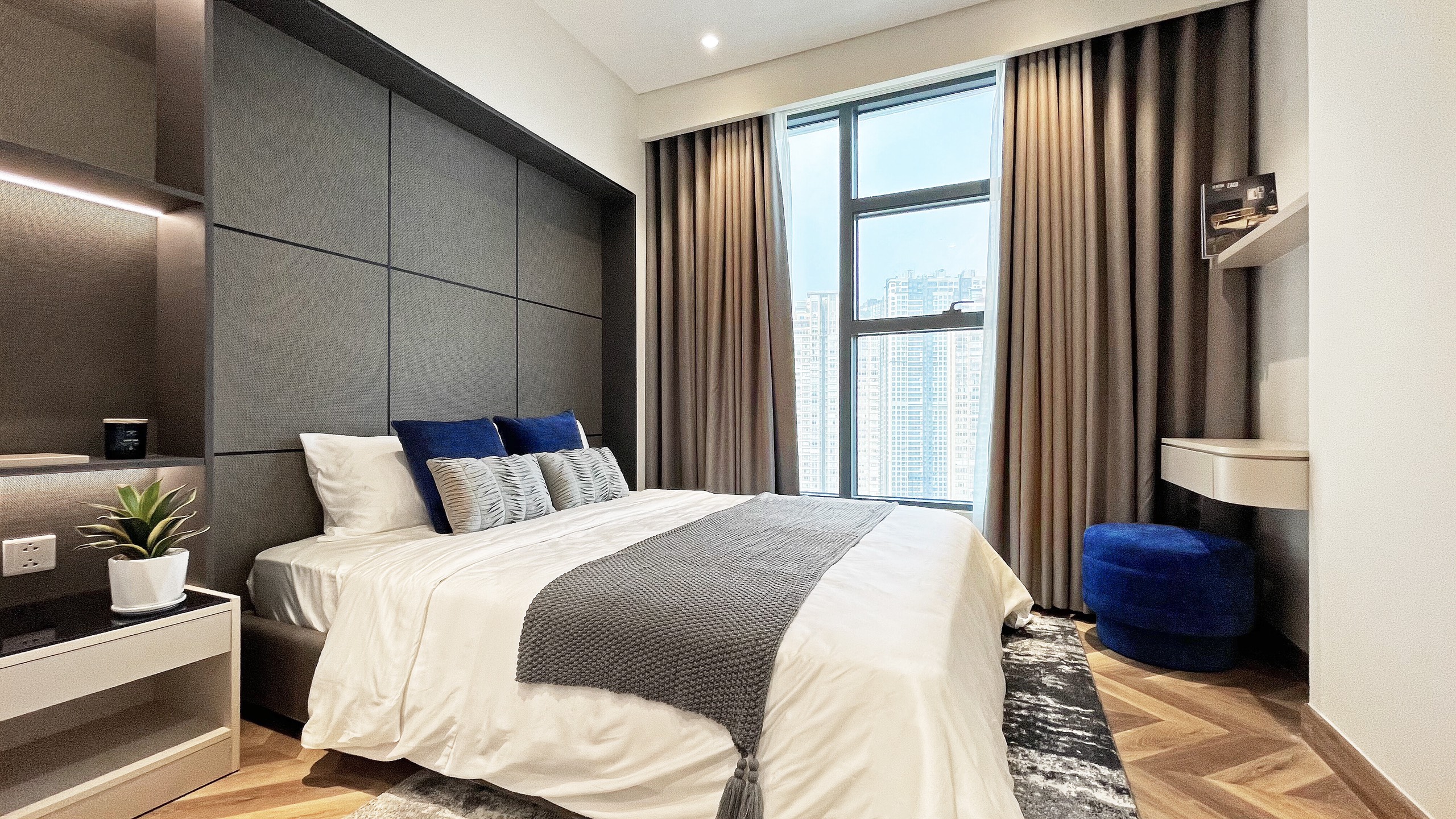 SUNWAH PEARL, 3 BEDROOMS, FULLY LUXURY FURNISHED, RIVER VIEW image