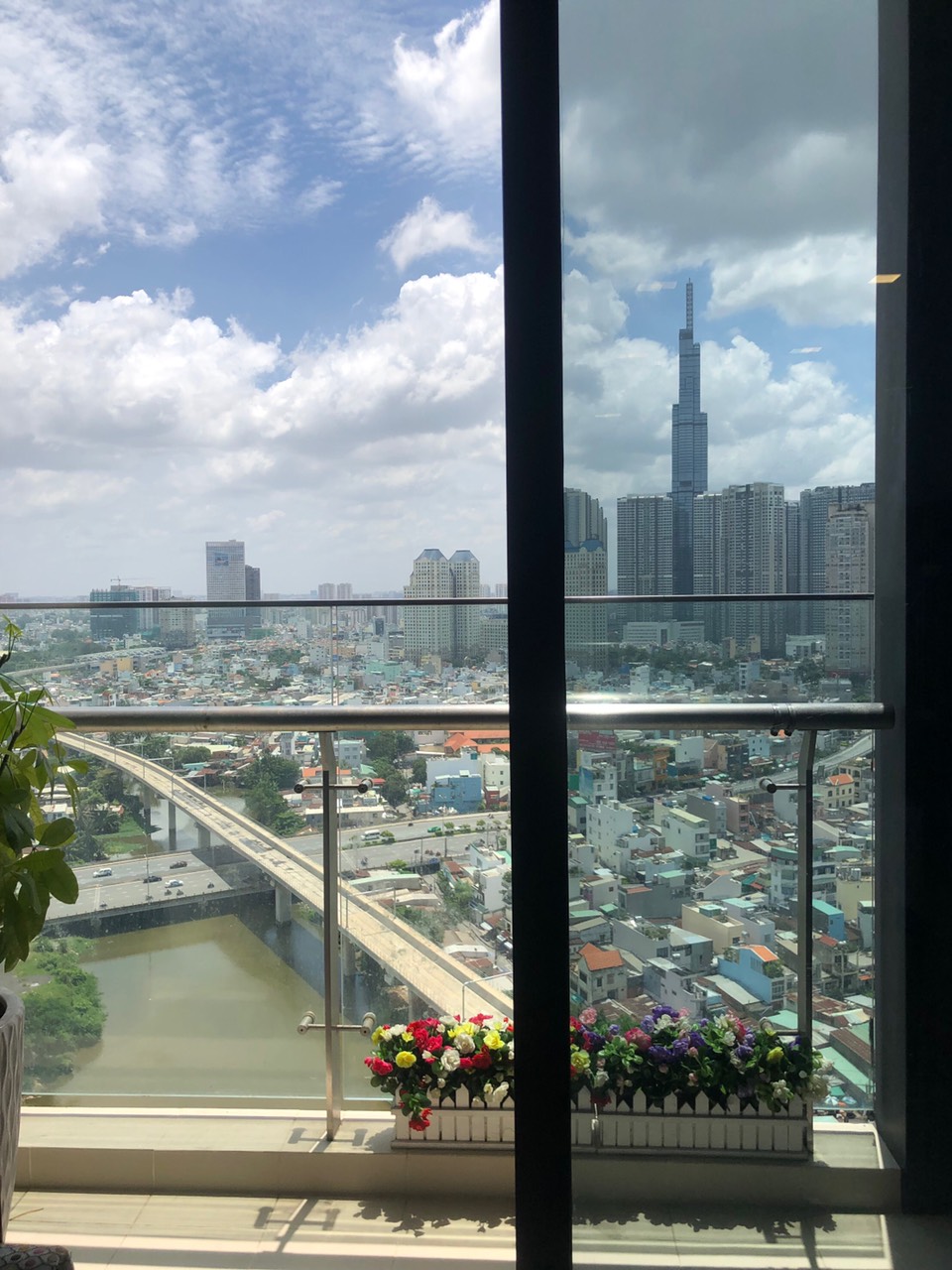 VINHOMES GOLDEN RIVER, 3 BEDROOMS, FULLY FURNISHED, RIVER VIEW image