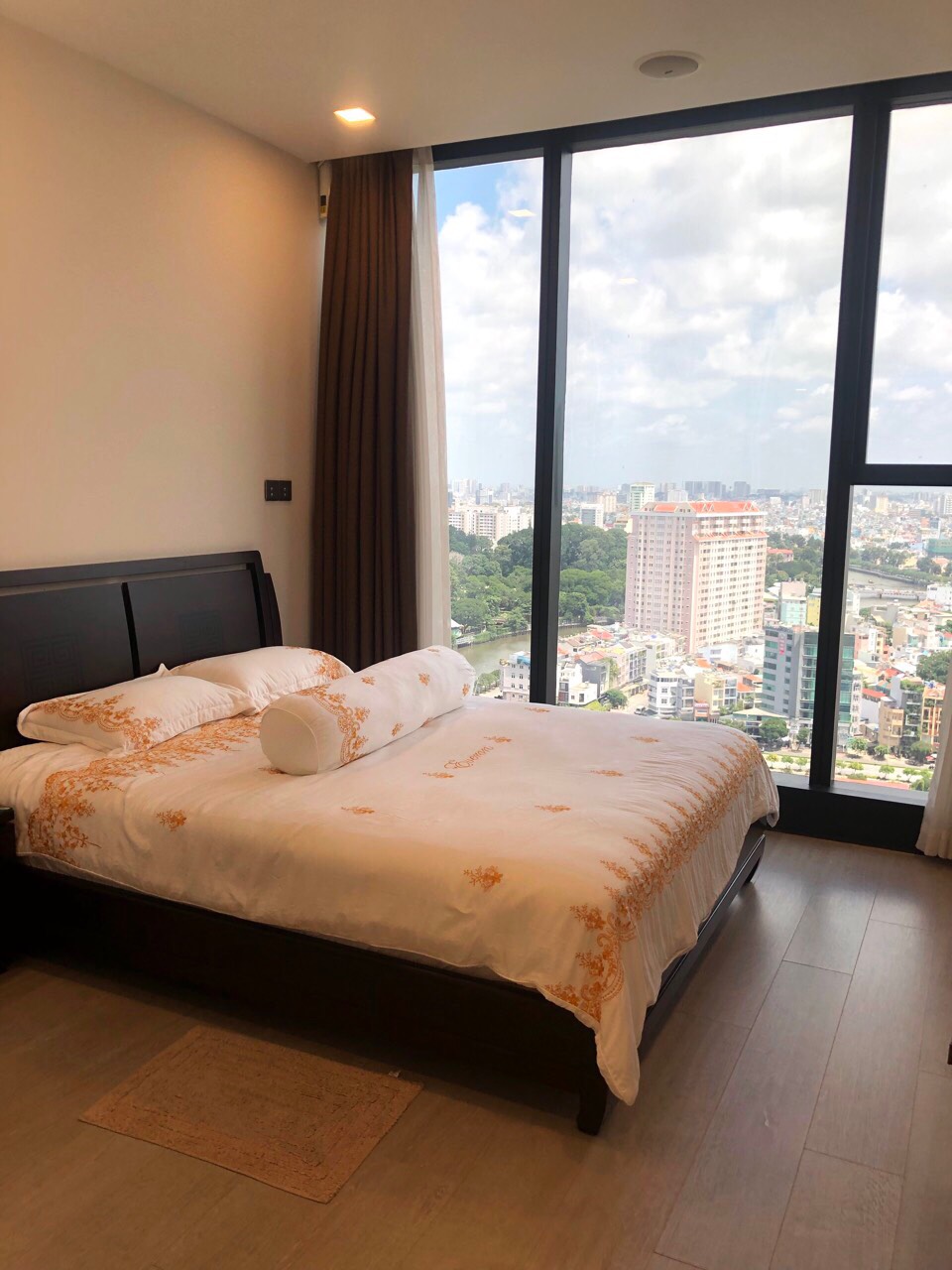 VINHOMES GOLDEN RIVER, 3 BEDROOMS, FULLY FURNISHED, RIVER VIEW image