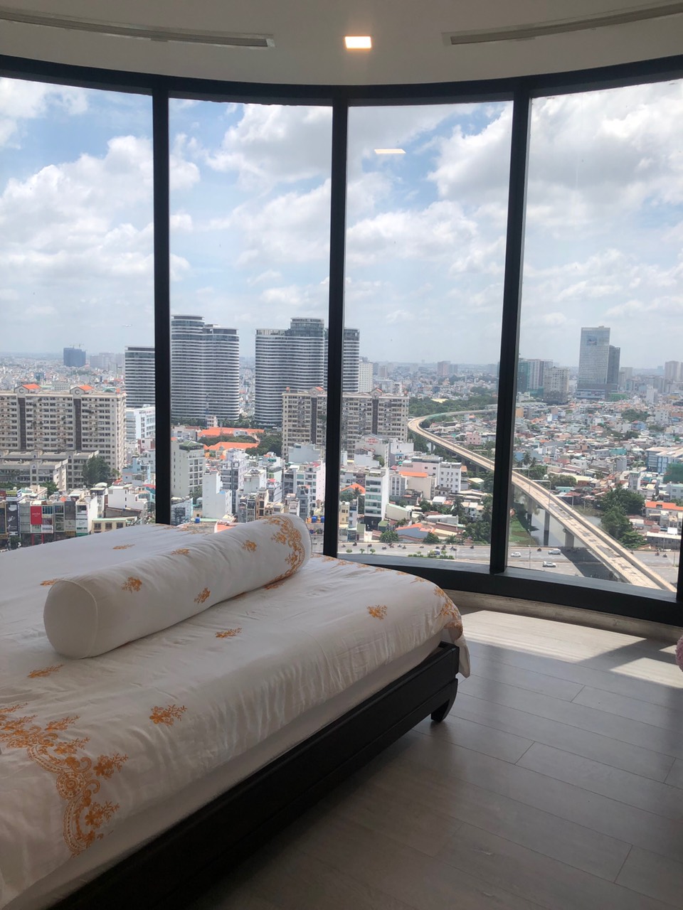 VINHOMES GOLDEN RIVER, 3 BEDROOMS, FULLY FURNISHED, RIVER VIEW image